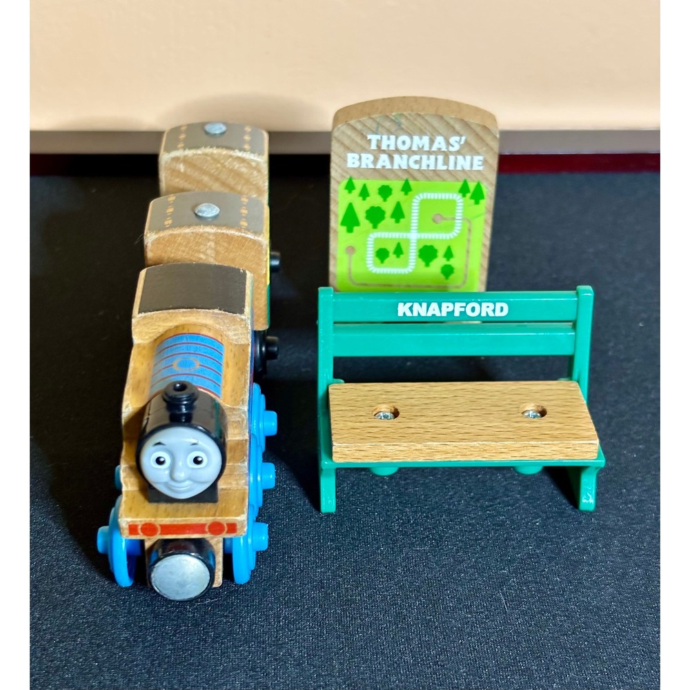 Thomas Wooden Railway Classic Starter Set Thomas Engine Knapford Coach Bench Set